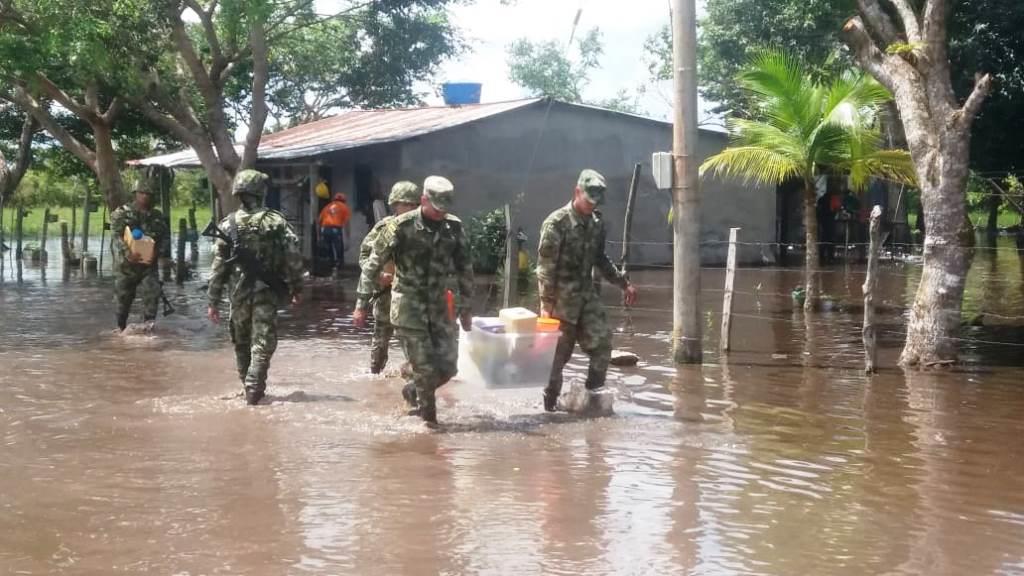Ejército Nacional continúa brindando ayudas humanitarias a damnificados en Cravo Norte