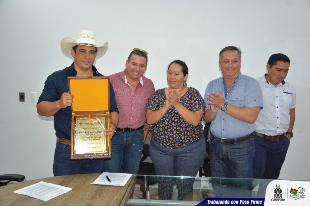 Gobernador recibió reconocimiento por apoyo al deporte Casanareño