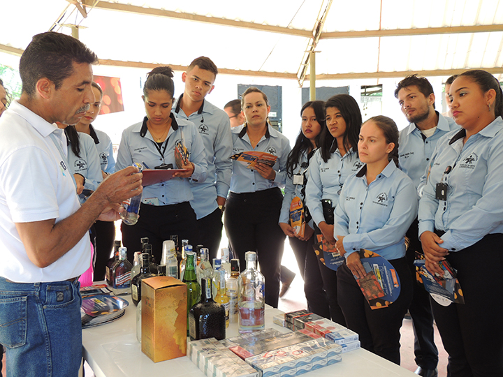 Grupo Anti contrabando llega a la comunidad educativa para prevenir el consumo ilegal de licores, cervezas y cigarrillos