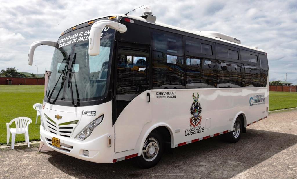 Gobernación entregó buseta al servicio de adultos mayores de San Luis de Palenque