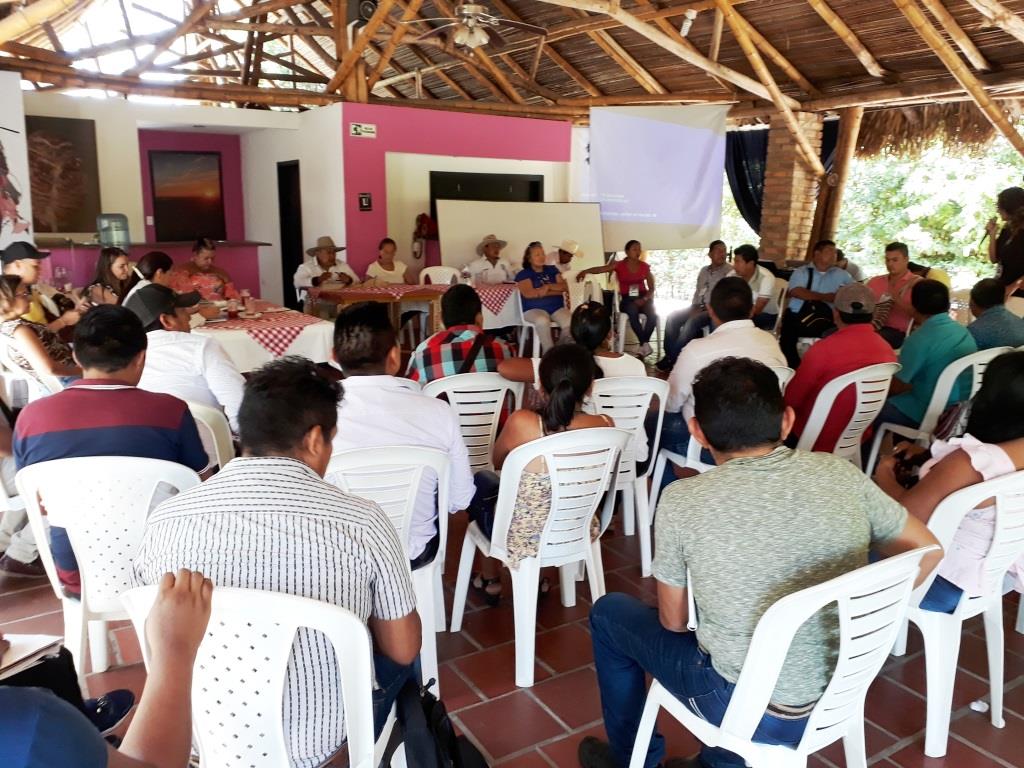 Secretaría de Educación se reunió con comunidades indígenas para concertar inversiones y programas