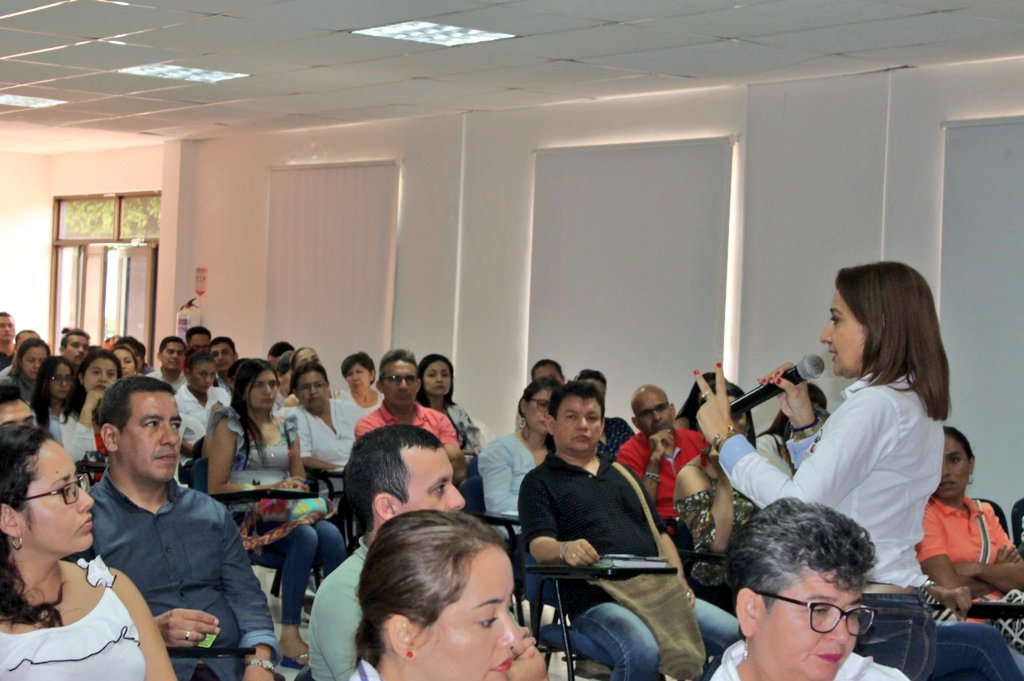 Regentes y personal de establecimientos farmacéuticos de Casanare participaron en conversatorio