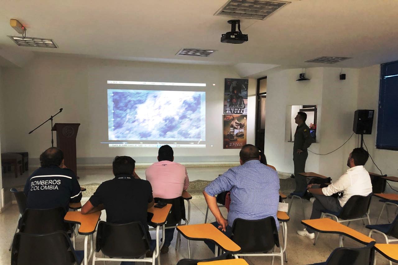 Fuerza Aérea realizó sobrevuelo de verificación en Río Chiquito por posible represamiento