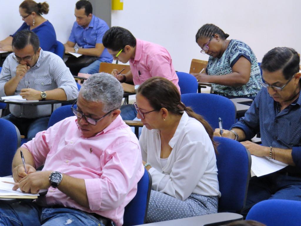 42 profesionales presentaron examen de admisión a la Especialización en Derecho Administrativo de la Universidad Nacional