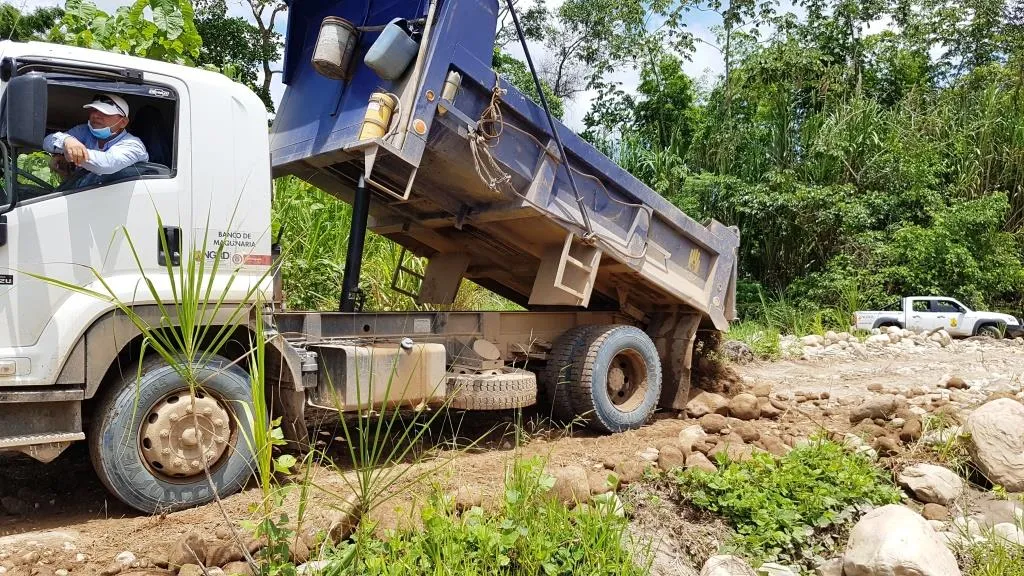 Continua mantenimiento de la vía que de Paz de Ariporo comunica con Támara y Sácama