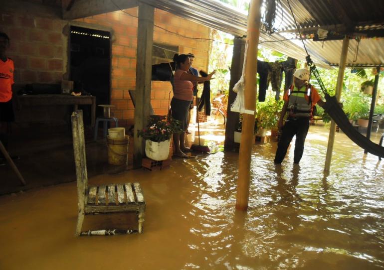El rio Ariporo desbordado en la vereda Elvecia, sus habitantes todos los años sufren esta emergencia