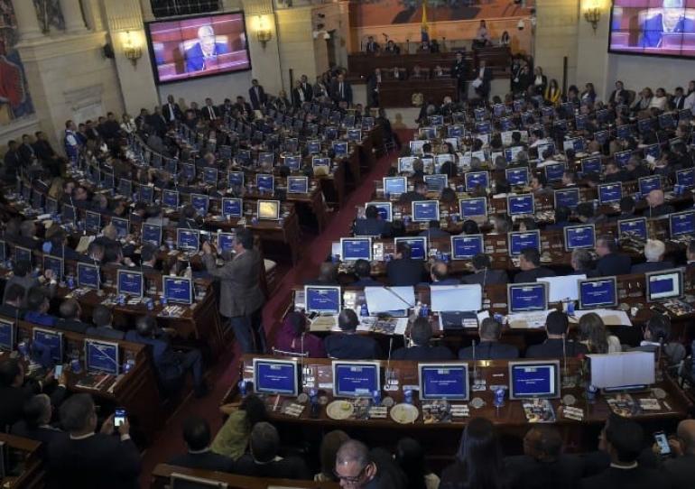 En primer debate aprueban que alcaldes actuales vayan hasta el 2022