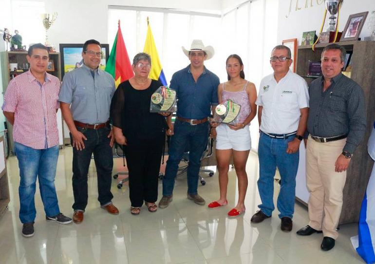 Gobernador entregó reconocimiento a ciclista Laura Castillo y patinador Kevin Lenis