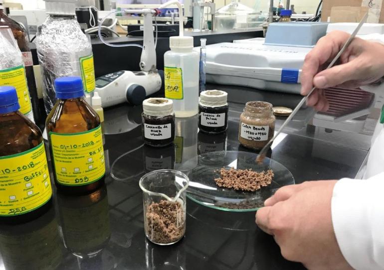 Desarrollan novedoso producto para retirar grasas y aceites del agua
