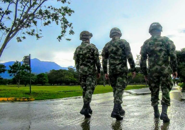 La historia de tres soldados que continúan sirviéndole a la patria después de ser heridos brutalmente en el año 2004
