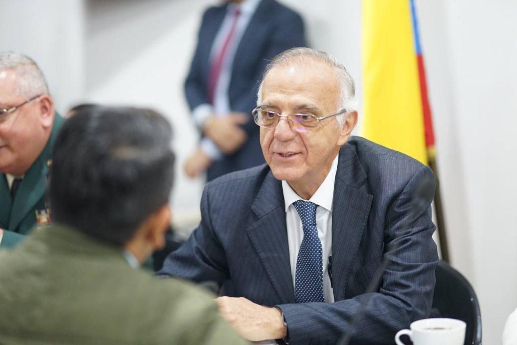 Vladimir Olaya y Ministro de  Defensa