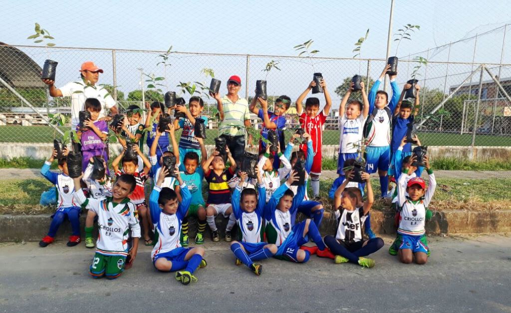 Escuela de fútbol Los Criollos de Paz de Ariporo comprometida con el medio ambiente