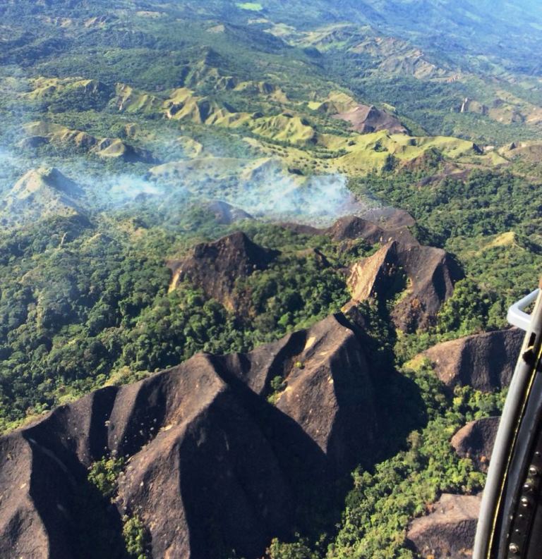 Fuerza Aérea hizo reconocimiento aéreo de incendio en el cerro Zamaricote