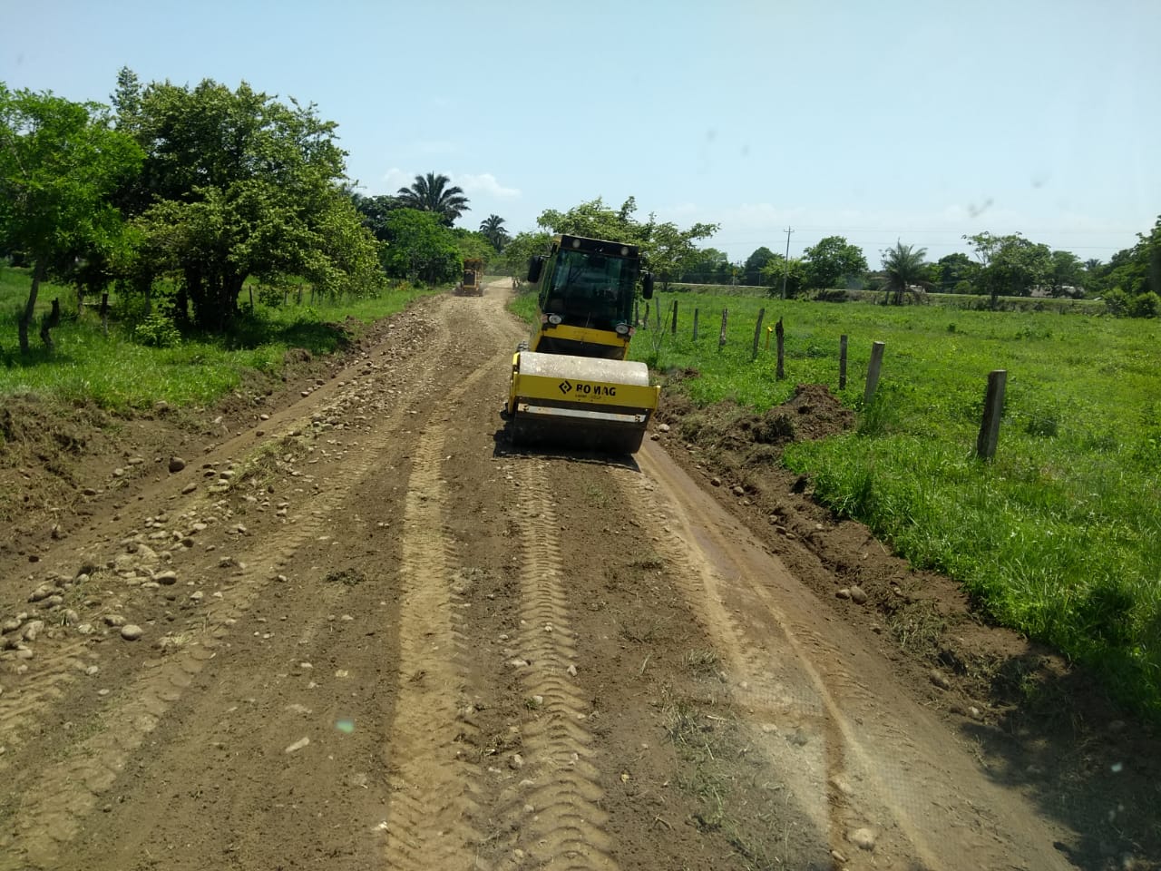 El Gobernador envió maquinaria amarilla hacia la despensa agrícola de Hato Corozal