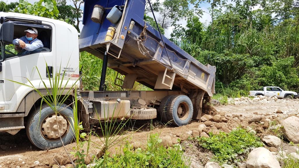 Continua mantenimiento de la vía que de Paz de Ariporo comunica con Támara y Sácama