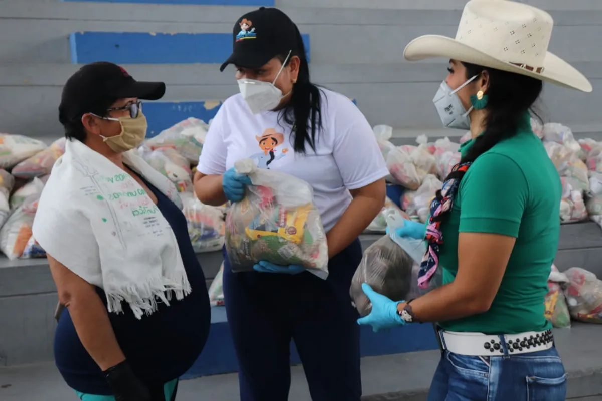 Senadora Amanda Rocío Gonzales llegó con ayudas a Pore