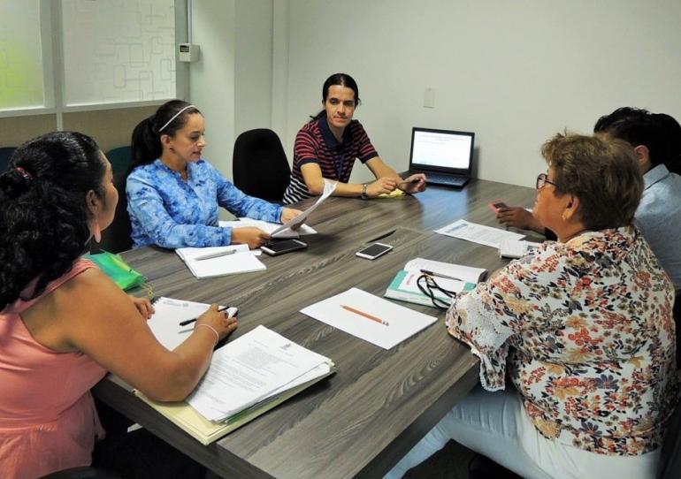 Rectora y docentes del área de lenguaje y matemáticas de Santa Irene de Trinidad, se subieron al ‘bus’ de la Jornada Única